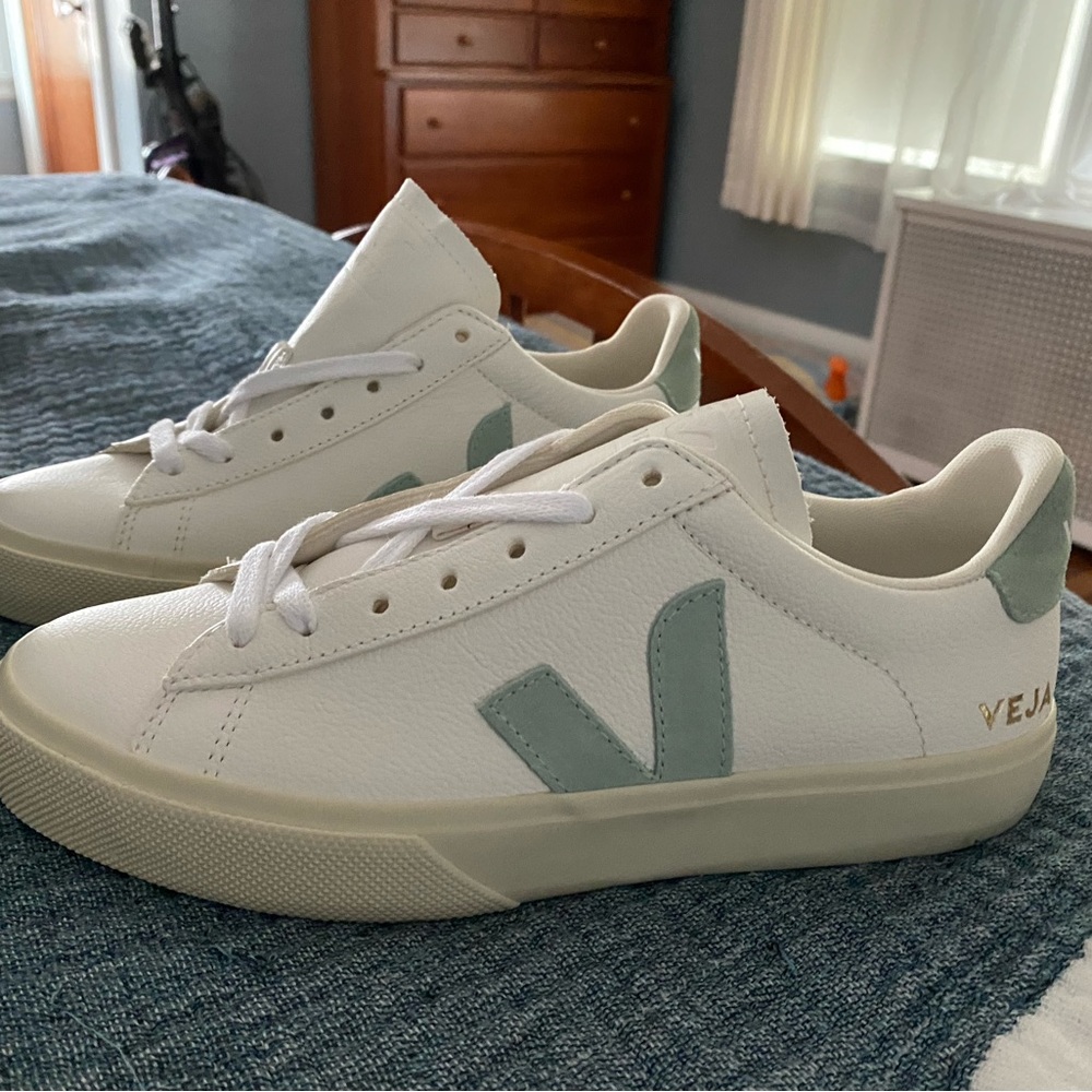Vega Campos sneakers.  Woman’s size 8. EU 39 as listed on box.